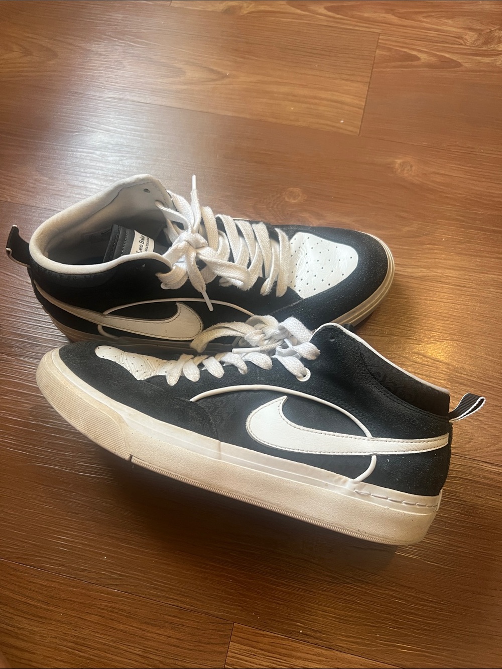 Nike Black and White Low-Top Sneakers with White Swoosh